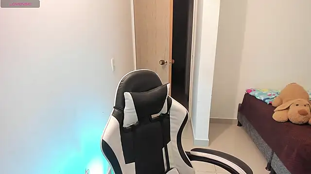 Asta YunoXXX online show from April 25, 2026, 5:10 am