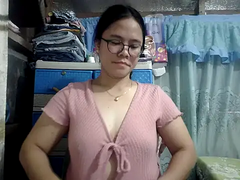 xxdreamgirl69 online show from May 9, 2026, 2:39 am