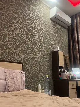 Sweet little gir online show from April 2, 2026, 8:50 pm