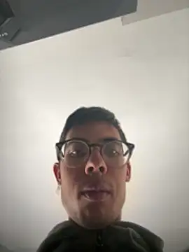 mattia8009 online show from November 30, 2025, 11:58 am