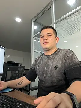 Snapshot of ian_david_Xxx chatting on December 2, 2025, 7:25 am ian david Xxx online show from December 2, 2025, 7:25 am