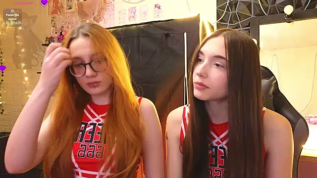 sunny luna online show from March 5, 2026, 2:02 pm