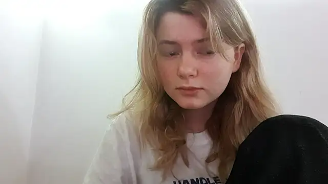 AlanaPostell online show from December 5, 2025, 12:47 pm