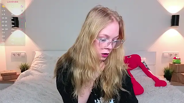 Snapshot of GhisllaineWestler chatting on March 2, 2026, 4:36 am GhisllaineWestler online show from March 2, 2026, 4:36 am