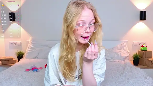 Snapshot of GhisllaineWestler chatting on March 9, 2026, 5:44 am GhisllaineWestler online show from March 9, 2026, 5:44 am