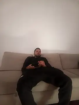 stripchatalbert online show from November 28, 2025, 2:31 pm