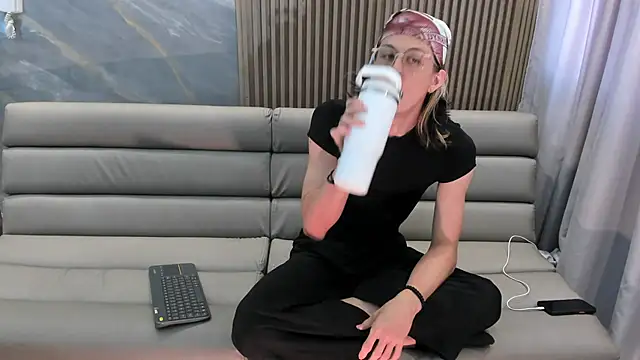 Lior Evan online show from December 3, 2025, 11:52 am