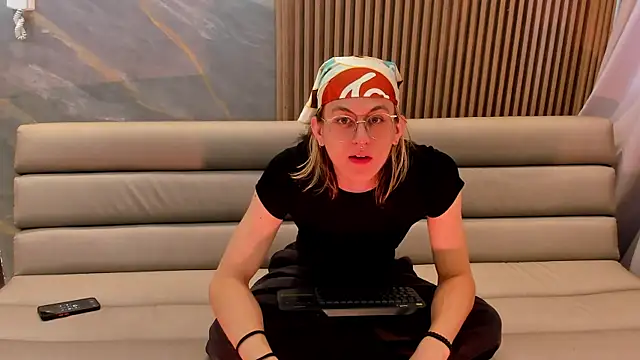 Lior Evan online show from December 4, 2025, 11:30 am