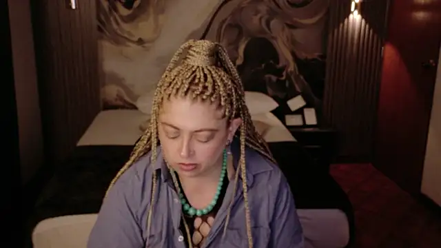 MilfArlet online show from March 18, 2026, 2:42 pm