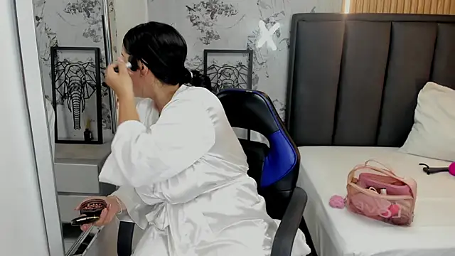 VIOLETTA ROSS1 online show from April 21, 2026, 7:39 pm