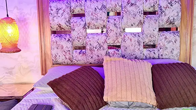 emily dempsey online show from February 9, 2026, 7:07 pm