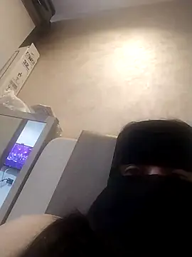 Snapshot of lolotheone chatting on April 8, 2026, 7:58 pm lolotheone online show from April 8, 2026, 7:58 pm