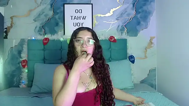 ZoeSinclair 5 online show from December 4, 2025, 9:45 pm