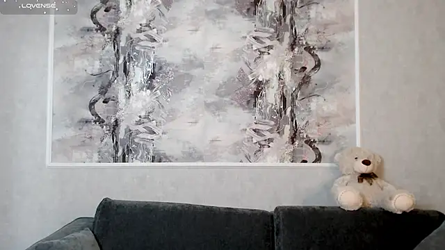 MisaLumia online show from December 4, 2025, 6:05 pm