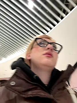 SenyaVibes online show from December 4, 2025, 1:42 pm