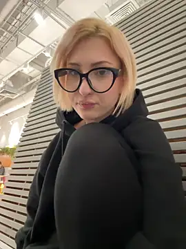 SenyaVibes online show from December 5, 2025, 3:30 pm