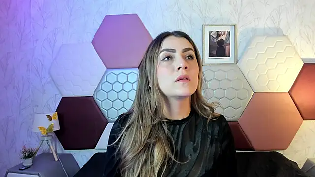 AriaRous online show from April 22, 2026, 3:13 pm