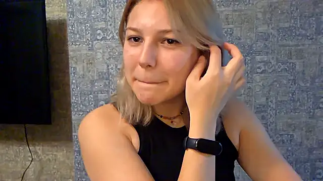 Snapshot of ShinyJules chatting on November 29, 2025, 2:53 pm ShinyJules online show from November 29, 2025, 2:53 pm