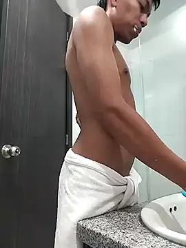 santinaughty online show from December 17, 2025, 2:06 am