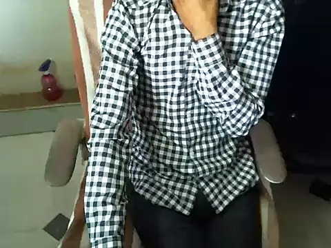 TwinklyBasket897 online show from December 5, 2025, 5:05 am