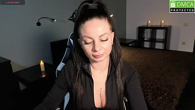 BettyMoon1 online show from December 3, 2025, 12:47 pm