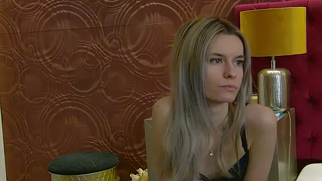 Snapshot of RoxanneJoy chatting on January 10, 2026, 5:09 am RoxanneJoy online show from January 10, 2026, 5:09 am