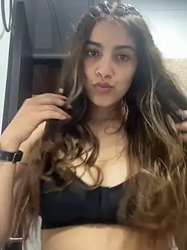 Julieta-8 online show from May 14, 2026, 1:01 am