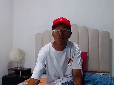 BobbyHot 4u online show from December 1, 2025, 1:16 pm