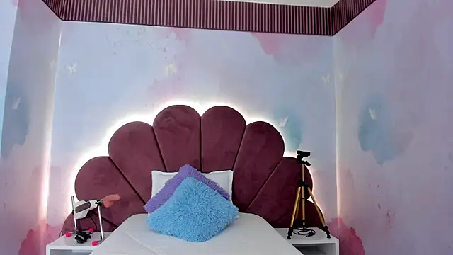 carohornyy online show from December 1, 2025, 11:37 am