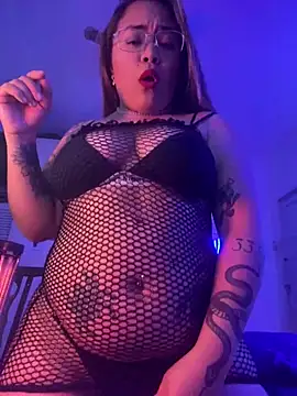 Lindalatina2001 online show from May 26, 2026, 1:45 am