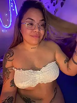 Lindalatina2001 online show from June 11, 2026, 4:27 pm