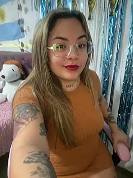 Lindalatina2001 online show from July 9, 2026, 12:04 am