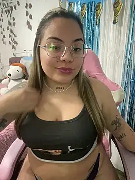 Lindalatina2001 online show from July 21, 2026, 12:24 am