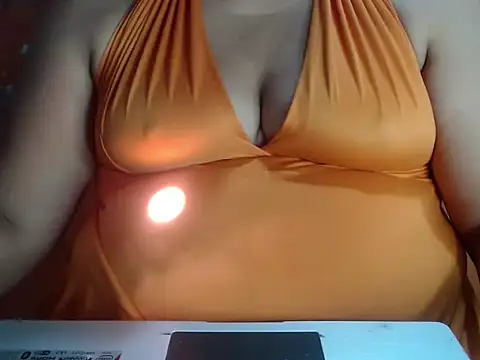 karolbb0 online show from December 21, 2025, 6:48 pm