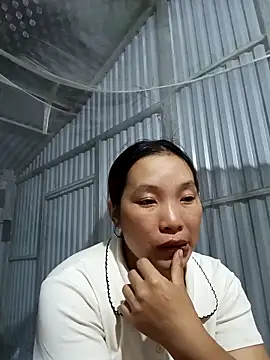 Evelyn-n online show from April 30, 2026, 12:22 pm