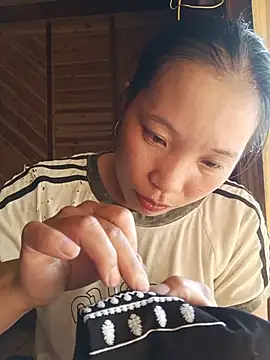 Snapshot of Evelyn-n chatting on July 11, 2026, 9:23 am Evelyn-n online show from July 11, 2026, 9:23 am