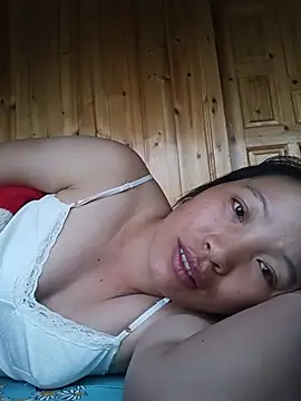 Snapshot of Evelyn-n chatting on July 28, 2026, 11:04 pm Evelyn-n online show from July 28, 2026, 11:04 pm