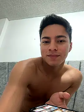 alejandroperez22 online show from November 30, 2025, 4:16 am