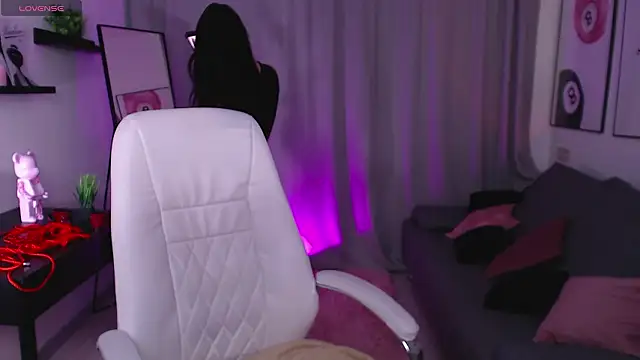 Eliza Bennet online show from February 26, 2026, 8:02 am