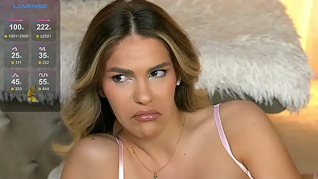 ChloeVelvetx online show from April 21, 2026, 1:42 am