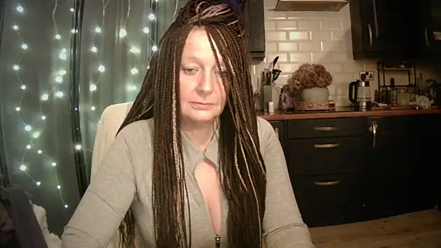 Snapshot of pixxiexo chatting on December 23, 2025, 2:31 am pixxiexo online show from December 23, 2025, 2:31 am