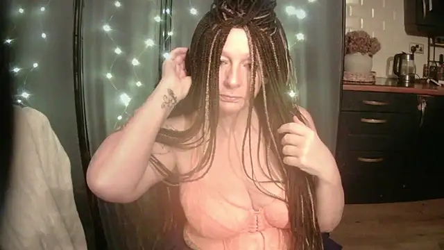 Snapshot of pixxiexo chatting on January 8, 2026, 12:57 am pixxiexo online show from January 8, 2026, 12:57 am