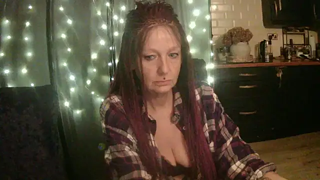 Snapshot of pixxiexo chatting on March 21, 2026, 12:26 am pixxiexo online show from March 21, 2026, 12:26 am