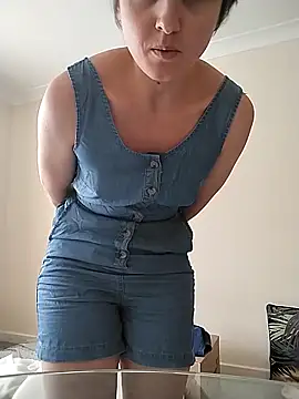 Amy01112 online show from April 10, 2026, 2:22 pm