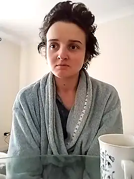 Amy01112 online show from April 22, 2026, 5:47 pm