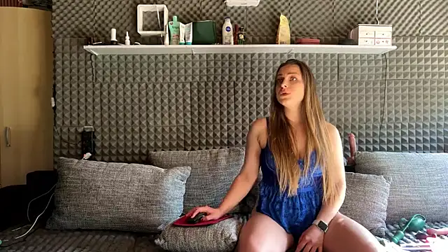 Dee Lorrie online show from March 5, 2026, 12:23 pm