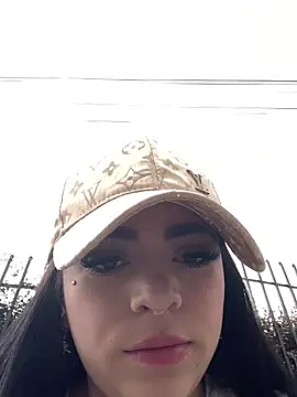 Snapshot of Katia-LS chatting on December 3, 2025, 5:44 pm Katia-LS online show from December 3, 2025, 5:44 pm