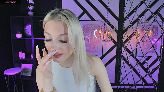 Anora Less online show from December 4, 2025, 12:25 pm