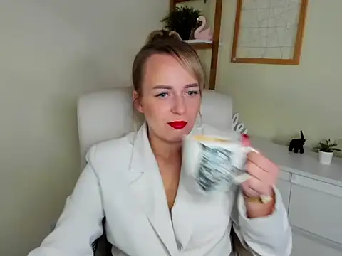 Karenblond online show from December 3, 2025, 6:21 am