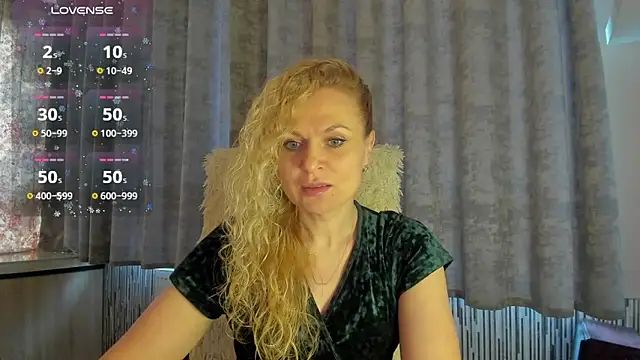 Snapshot of LanaLight_x chatting on May 21, 2026, 3:02 am LanaLight x online show from May 21, 2026, 3:02 am